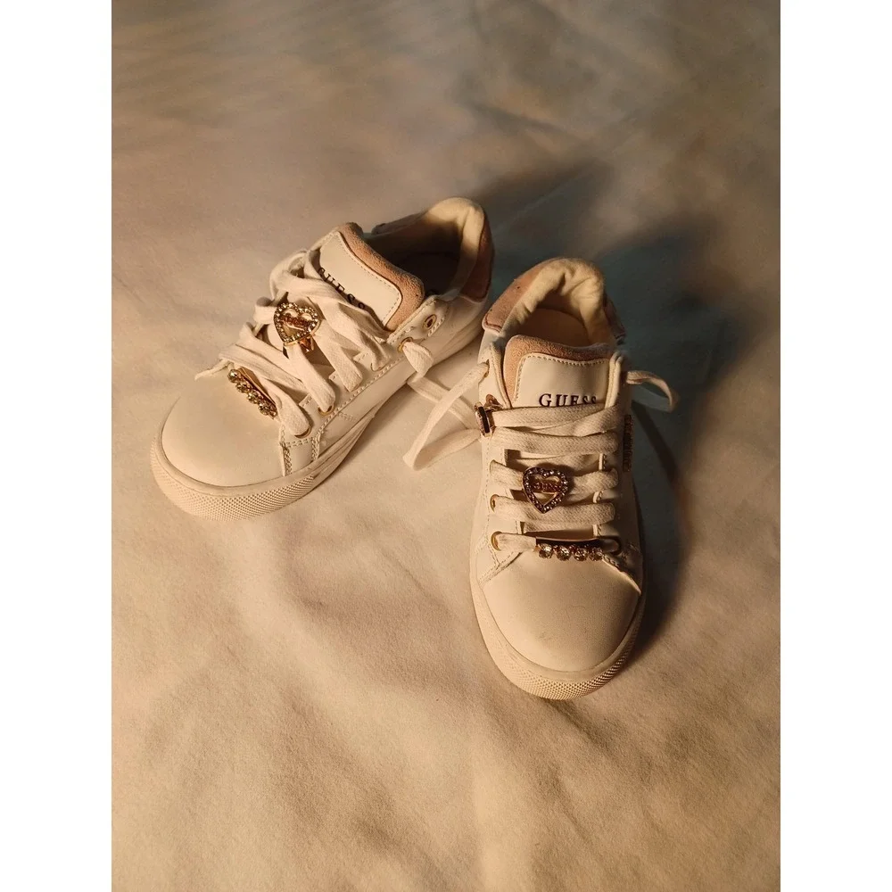 GUESS Shoes Girls Size 1 White Low Top‎ Sneakers Gold Jeweled Heart Charm GFMYAH